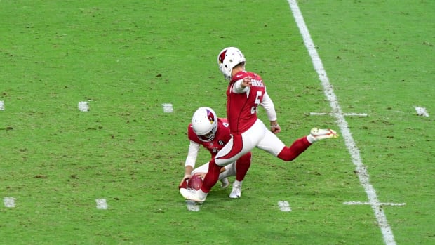 Arizona Cardinals kicker Zane Gonzalez (5) kicks a field goal during the second half against the Miami Dolphins at State Farm Stadium.